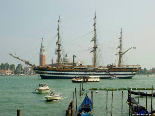 Корабль в Венеции
